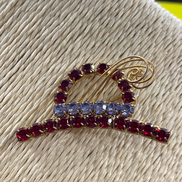 Rhinestones red hat brooch pin - Picture 2 of 5